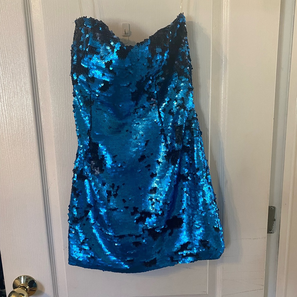 Color shift cocktail dress